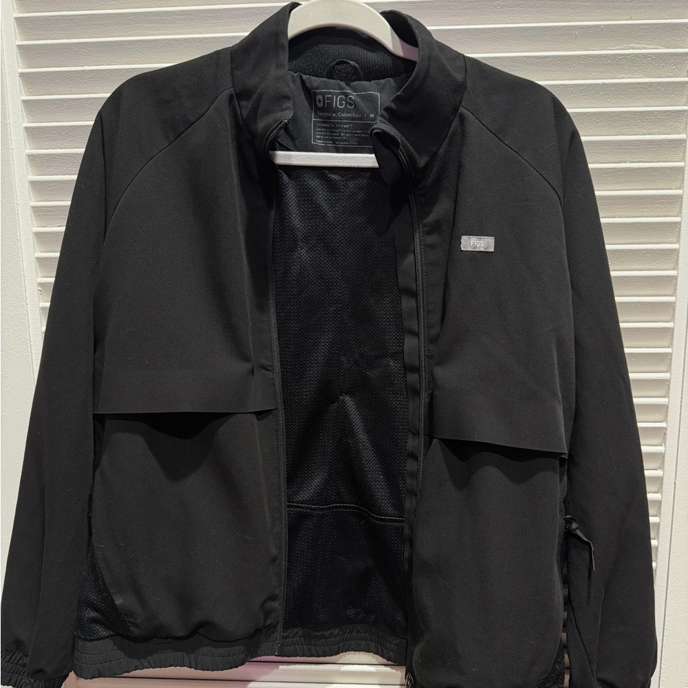 FIGS Women's Black Sydney Scrub Jacket